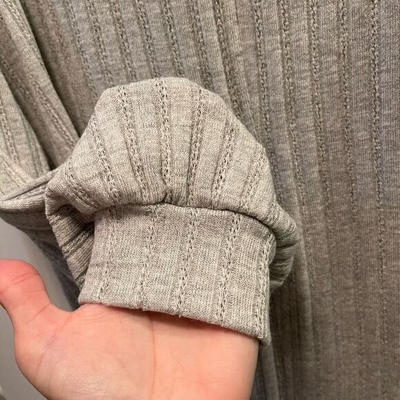 NWT Ces Femme grey ribbed v-neck pullover top Size L - Picture 5 of 8